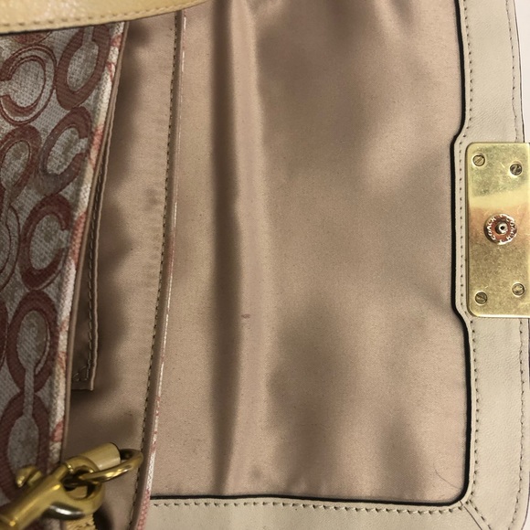 COACH SIGNATURE SEQUINED CLUCH WRISTLET IN PINK COLOUR - Picture 7 of 8